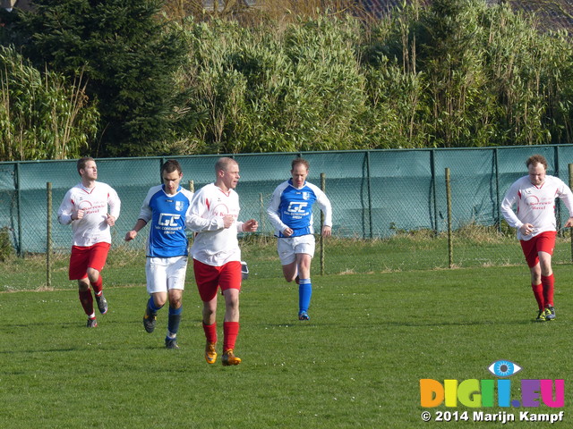 FZ002744 Pepijn voetballen